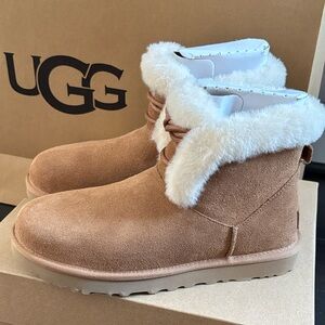 UGG CLASSIC MINI POSY BOOTS IN CHESTNUT SZ 8 NEW IN BOX